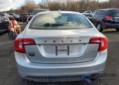 2012 Volvo S60 T5 z USA, uszkodzony, nr VIN YV1622FS1C2135788